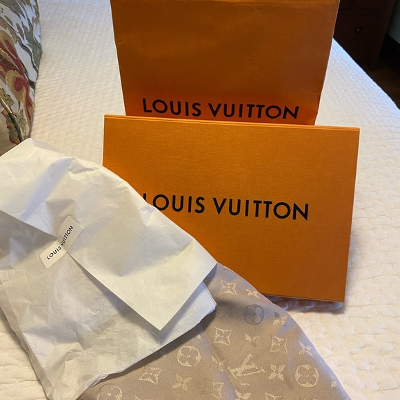 LOUIS VUITTON Jungle OnTheGo GM NWT Monogram Tote - LIMITED EDITION 2019 - Picture 12 of 14